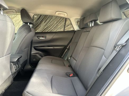 Used 2022 Toyota Venza LE image 22