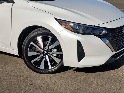 Used 2025 Nissan Sentra SV w/ SV Premium Package FWD image 9