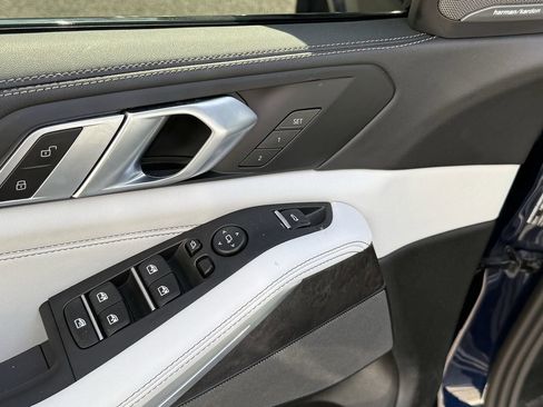 Used 2025 BMW X5 sDrive40i w/ M Sport Package image 16