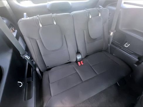 Certified 2024 Ford Explorer XLT RWD image 27