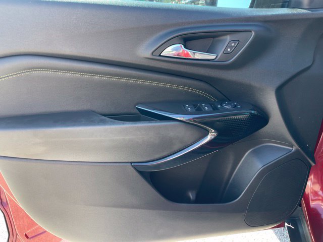 Used 2025 Chevrolet Trax LT w/ LT Convenience Package FWD image 11