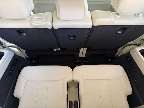 Used 2024 Land Rover Range Rover Long Wheelbase SE AWD/4WD image 17