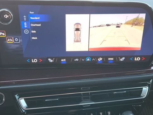 Used 2025 Chevrolet Traverse Z71 w/ Driver Confidence Package AWD/4WD image 18