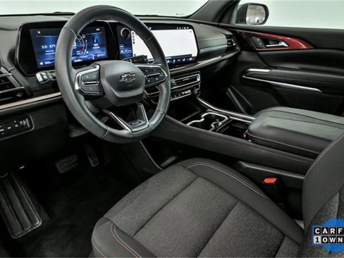 Used 2024 Chevrolet Traverse Z71 image 8