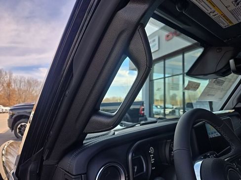New 2026 Jeep Wrangler Unlimited Sahara AWD/4WD image 37