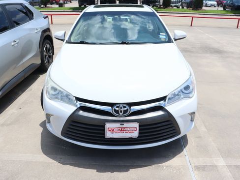 Used 2016 Toyota Camry XLE w/ Moonroof Package FWD image 3