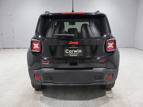 Certified 2023 Jeep Renegade Latitude w/ Sun/Sound Group AWD/4WD image 4