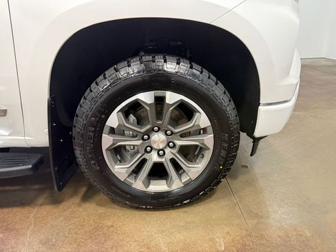 Used 2023 Chevrolet Silverado 1500 High Country w/ Technology Package AWD/4WD image 83