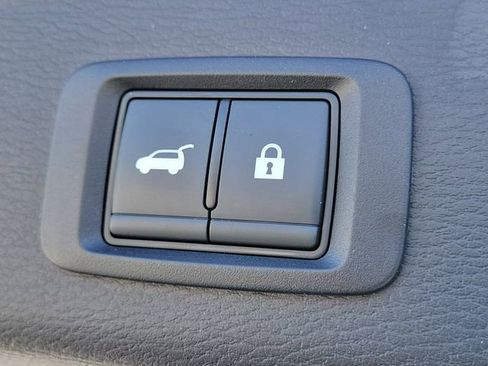 Used 2025 Mitsubishi Outlander SE image 12