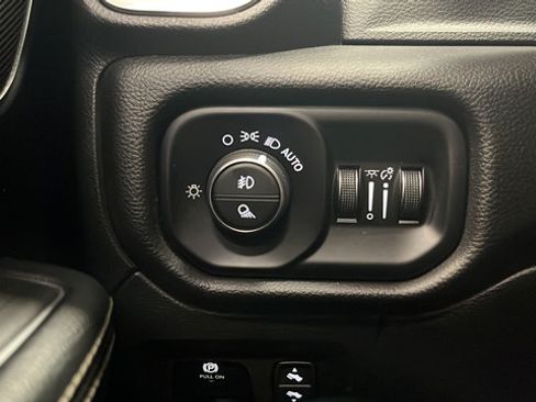 Used 2022 RAM 1500 Laramie AWD/4WD image 32