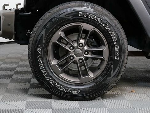 Used 2017 Jeep Wrangler Sahara image 7