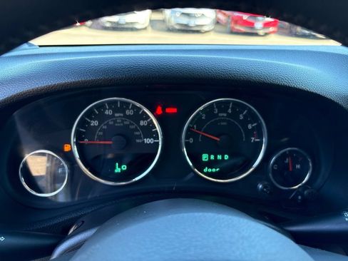 Used 2018 Jeep Wrangler Unlimited Sahara AWD/4WD image 18