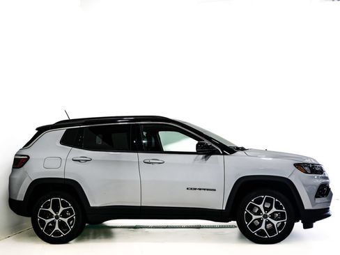 Used 2025 Jeep Compass Limited AWD/4WD image 4