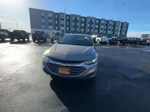 Used 2024 Chevrolet Malibu LT FWD image 3