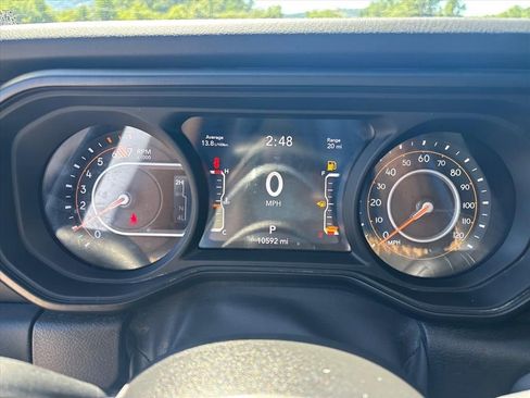 Used 2024 Jeep Wrangler Unlimited Sahara AWD/4WD image 26