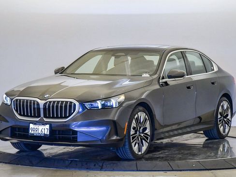 Used 2025 BMW 530i w/ Premium Package image 1