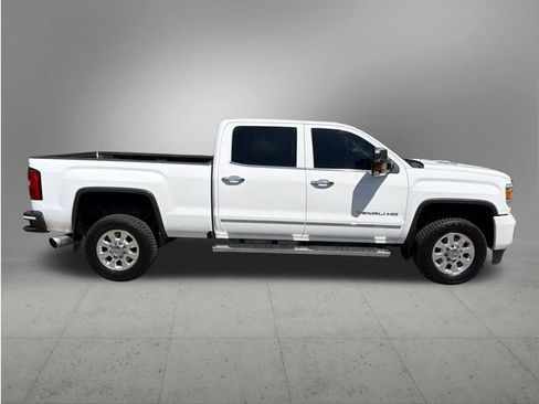 Used 2015 GMC Sierra 2500 Denali w/ Duramax Plus Package AWD/4WD image 6