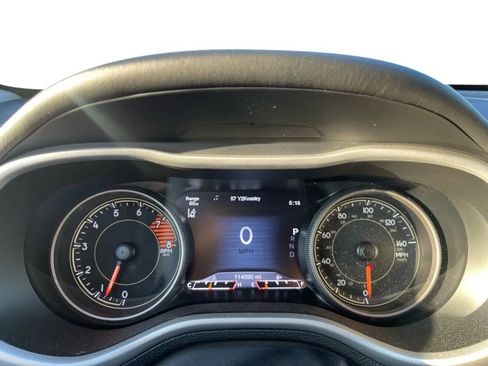 Used 2017 Jeep Cherokee Overland w/ Technology Group AWD/4WD image 24