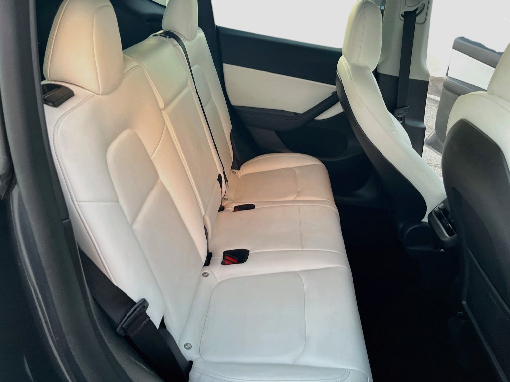 Used 2022 Tesla Model Y Performance AWD/4WD image 26