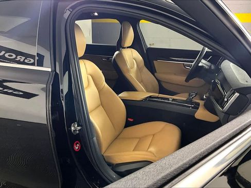 Used 2018 Volvo S90 T6 Momentum image 9