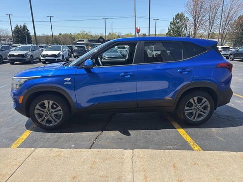 Used 2023 Kia Seltos LX AWD/4WD image 14