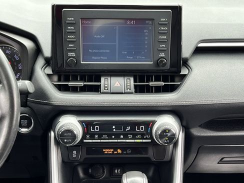 Used 2019 Toyota RAV4 XLE Premium FWD image 15