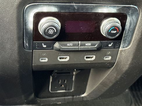 Used 2023 GMC Yukon XL Denali Ultimate AWD/4WD image 16