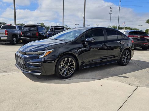 Used 2024 Toyota Corolla SE image 3