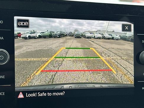 New 2026 Volkswagen Taos SE image 29