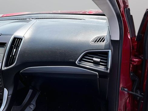 Used 2018 Ford Edge Titanium w/ Equipment Group 301A FWD image 21