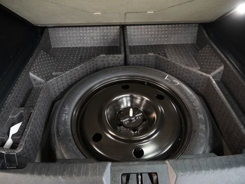 Used 2018 Ford Edge SE image 11