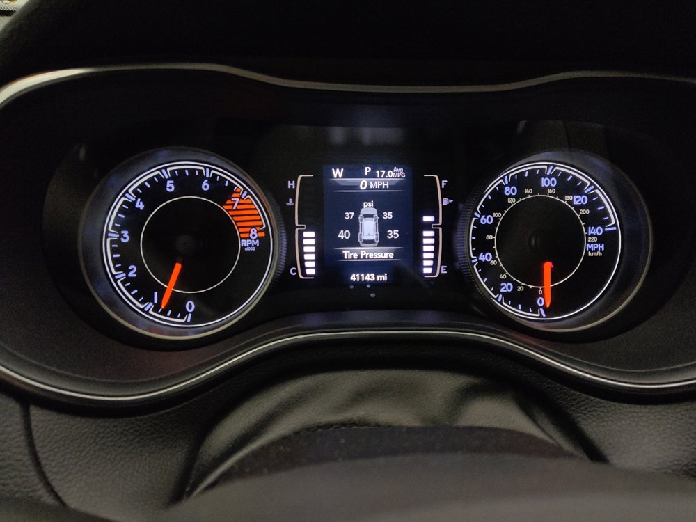 Used 2019 Jeep Cherokee Latitude w/ Cold Weather Group AWD/4WD image 23