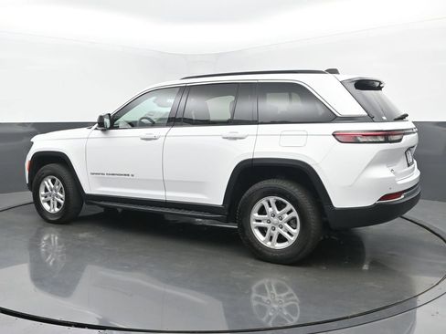 Used 2024 Jeep Grand Cherokee Laredo image 3