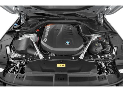 Used 2025 BMW 550e xDrive w/ Premium Package AWD/4WD image 14
