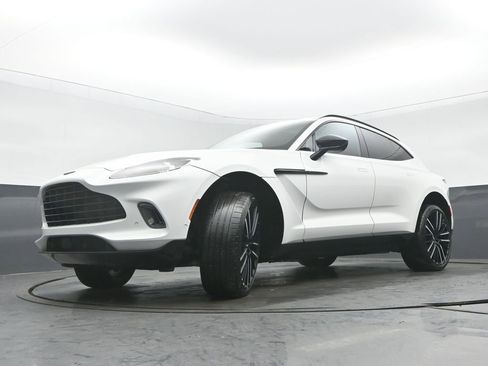 Used 2022 Aston Martin DBX image 31