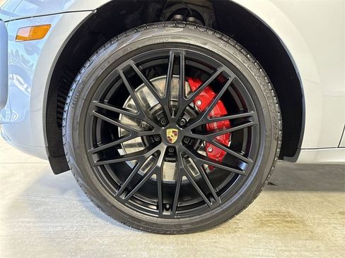 Certified 2025 Porsche Macan GTS image 13