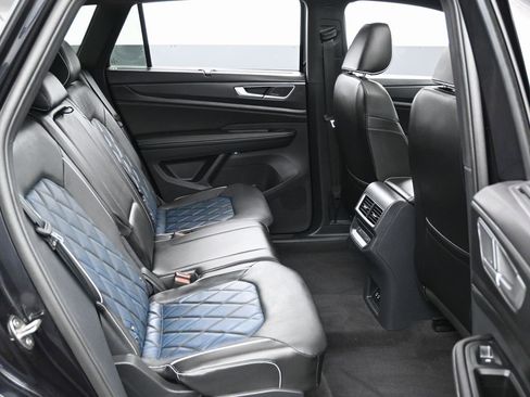 Used 2024 Volkswagen Atlas Cross Sport SEL Premium R-Line image 34