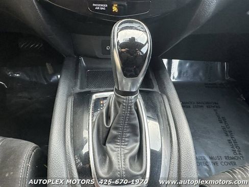 Used 2020 Nissan Rogue SV image 30