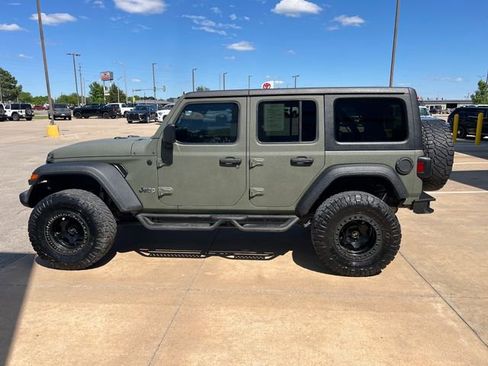 Used 2018 Jeep Wrangler Unlimited Sport S AWD/4WD image 2