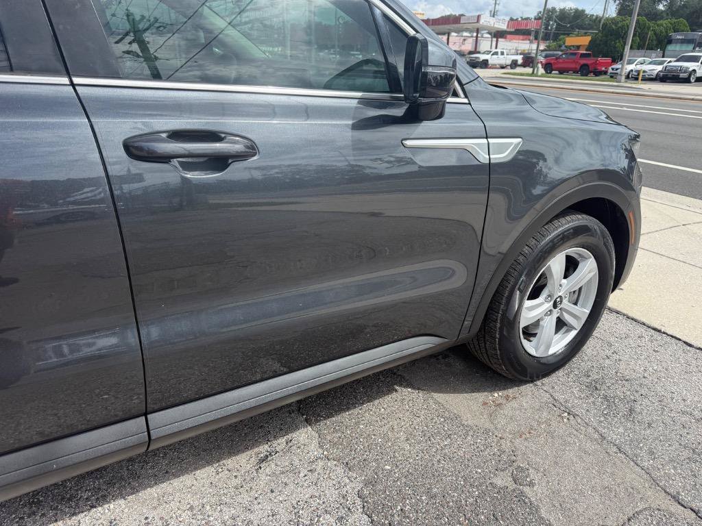 Used 2021 Kia Sorento LX FWD image 4