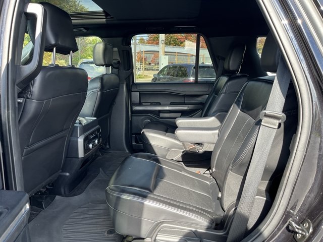 Used 2020 Ford Expedition XLT w/ Equipment Group 202A AWD/4WD image 36