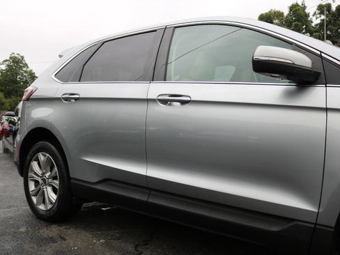 Used 2022 Ford Edge Titanium AWD/4WD image 9