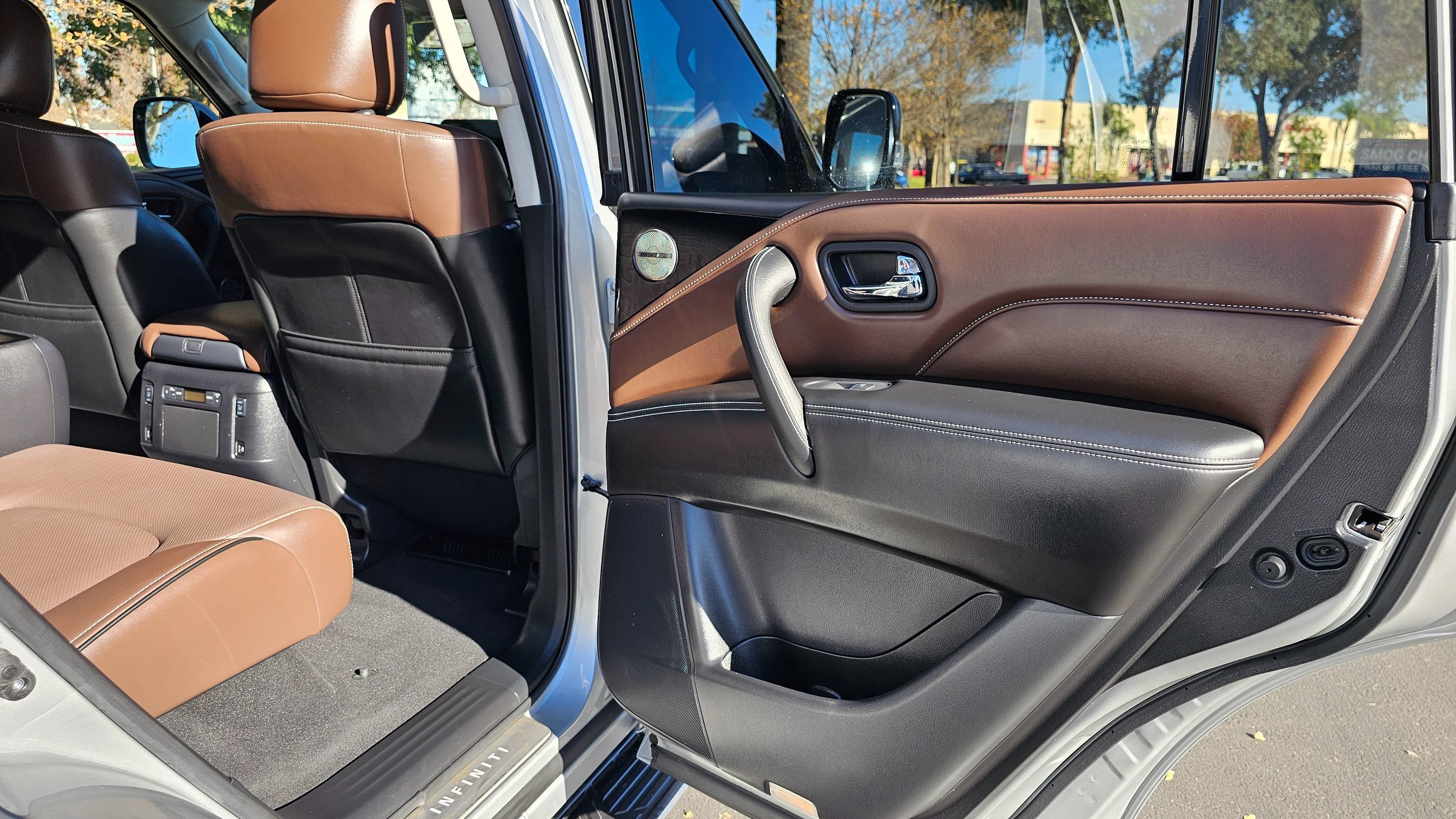 Used 2022 INFINITI QX80 Sensory w/ All-Season Package AWD/4WD image 30