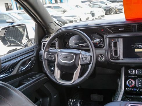 Used 2023 GMC Yukon XL Denali AWD/4WD image 16