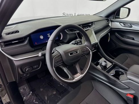 New 2025 Jeep Grand Cherokee Laredo w/ Luxury Tech Group I image 9