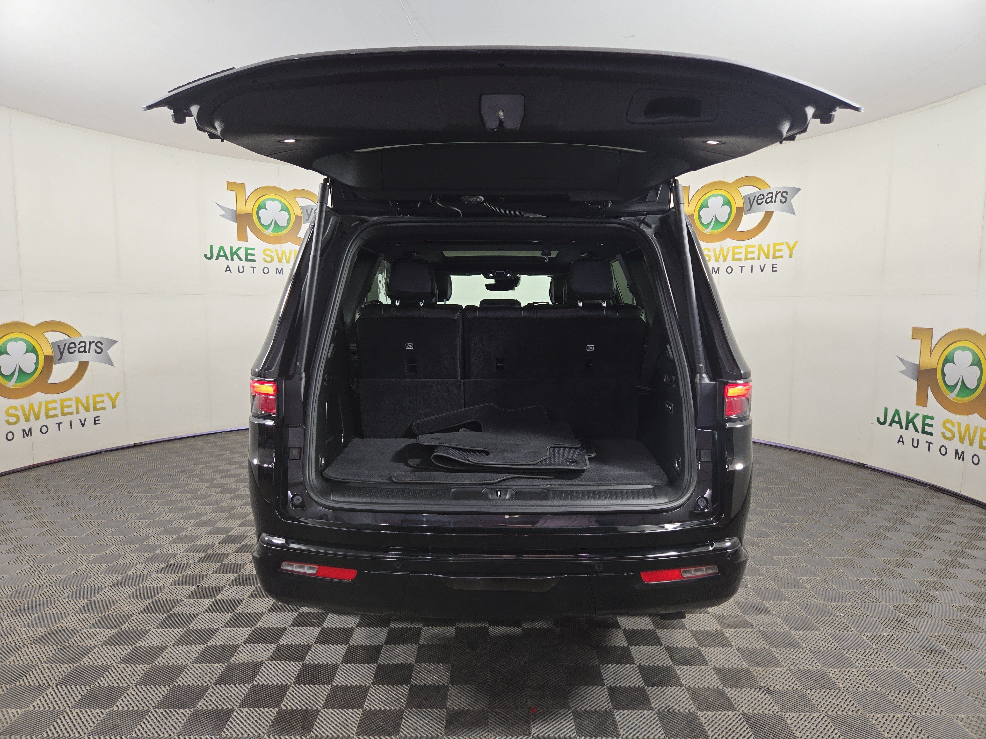 Used 2023 Jeep Wagoneer Series II AWD/4WD image 36