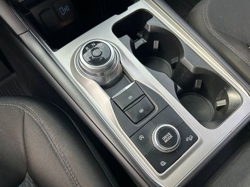 Used 2024 Ford Explorer XLT AWD/4WD image 15
