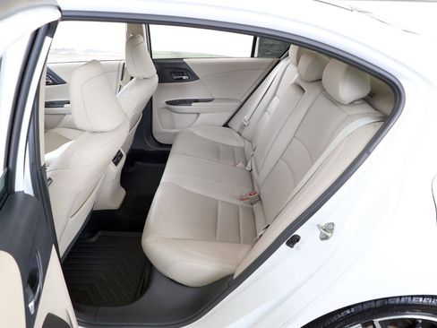 Used 2016 Honda Accord Touring image 21