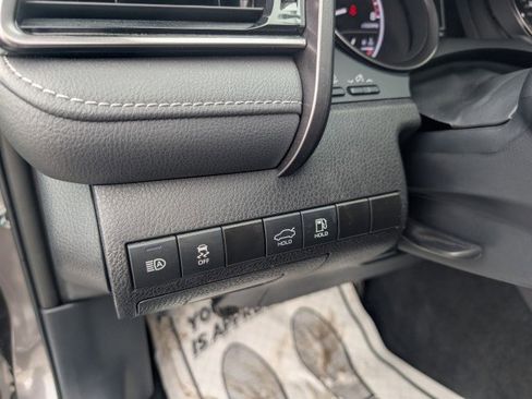 Used 2023 Toyota Camry SE image 14