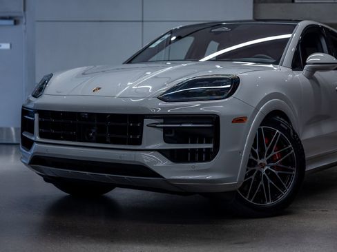 New 2026 Porsche Cayenne GTS AWD/4WD image 23